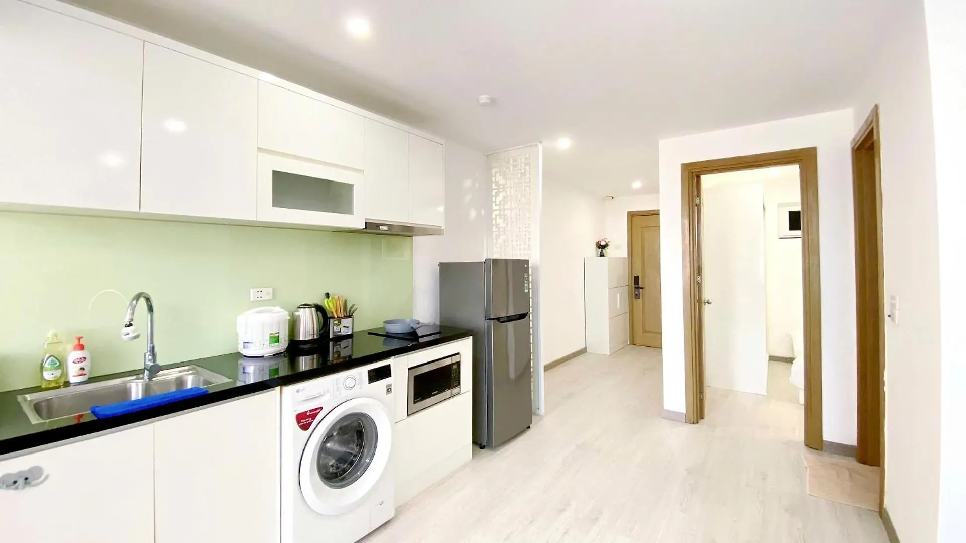 1 Bedroom Apart,King Bed, City View, My Khe Beach Da Nang Apartment
